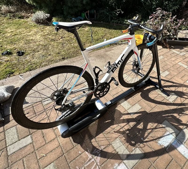 Prodám cyklotrenažer Wahoo KICKR ROLLR