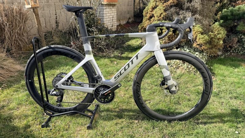 Scott Foil RC, Roval, wattmetr, váha 7,4 kg