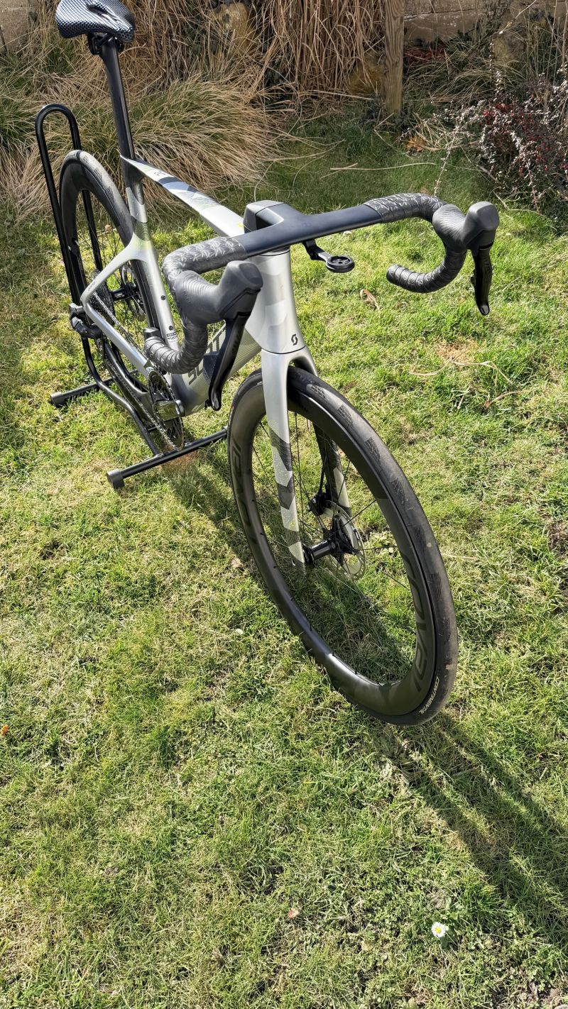 Scott Foil RC, Roval, wattmetr, váha 7,4 kg