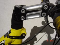 Prodám závodní celoodpruženou koloběžku 