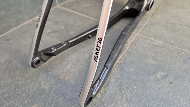 Ghost Asket CF30, vel. XL