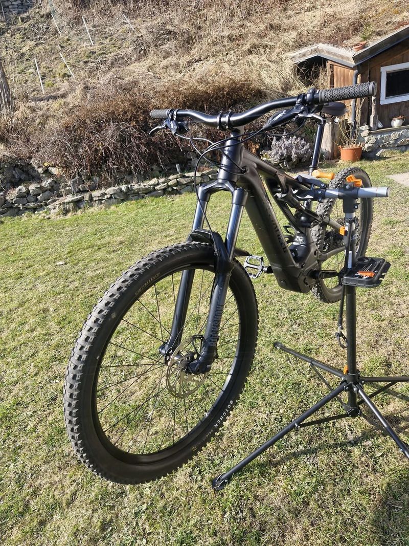 Specialized Turbo Levo, vel.M, najeto 2 736 km