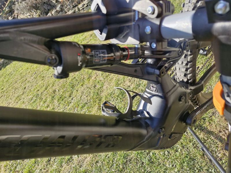 Specialized Turbo Levo, vel.M, najeto 2 736 km
