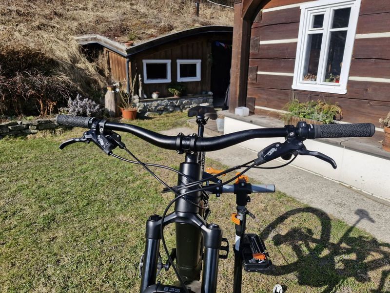 Specialized Turbo Levo, vel.M, najeto 2 736 km