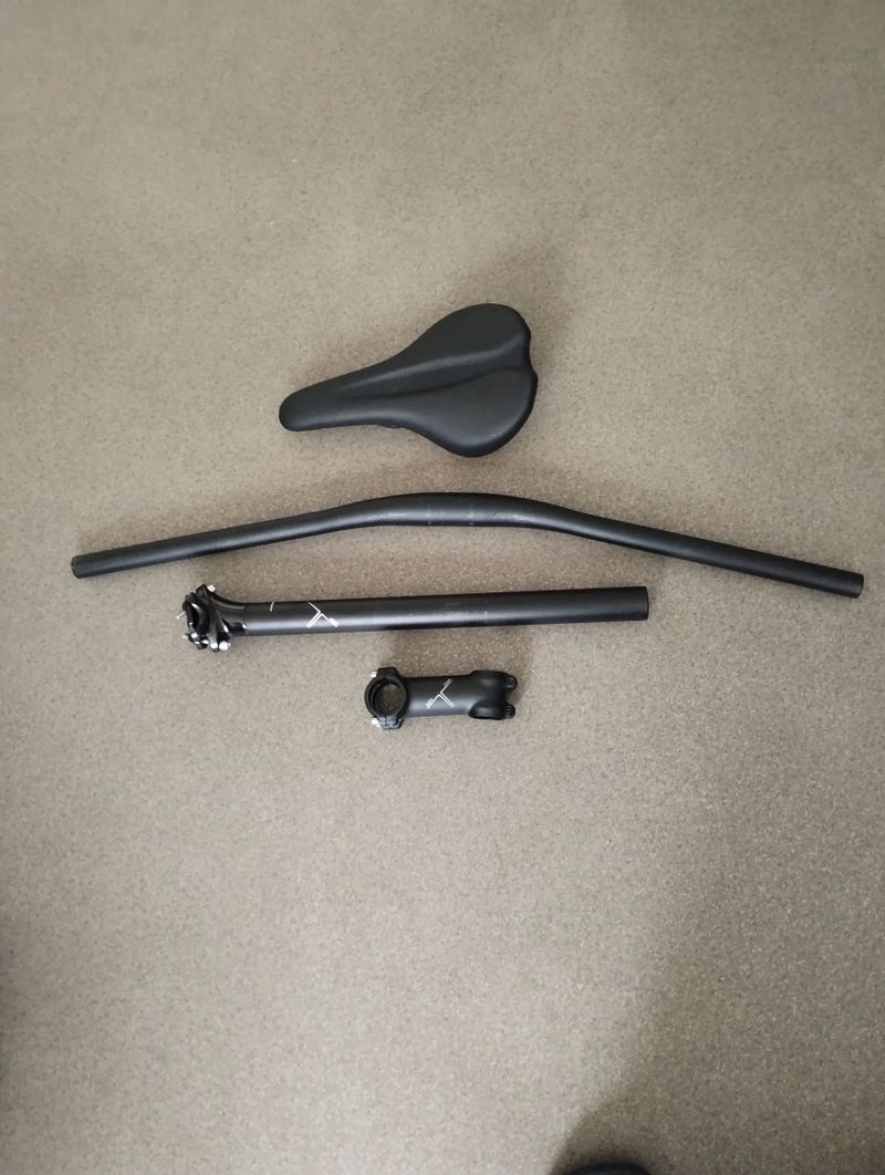 Merida řídítka+sedlovka+představec+sedlo (nové)