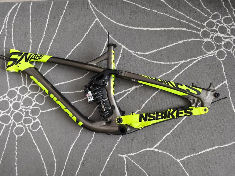 NS Bike Snabb E1 + tlumič Rock Shox Vivid RC2