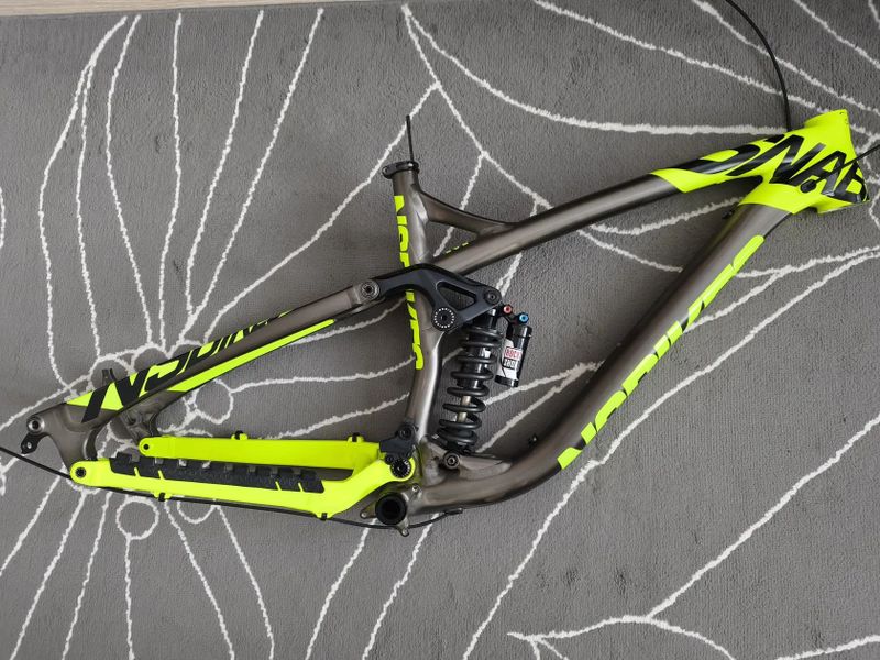 NS Bike Snabb E1 + tlumič Rock Shox Vivid RC2