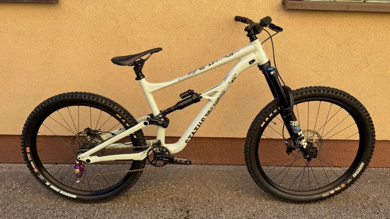 Specialized Specialized Status FR build. TOP STAV!