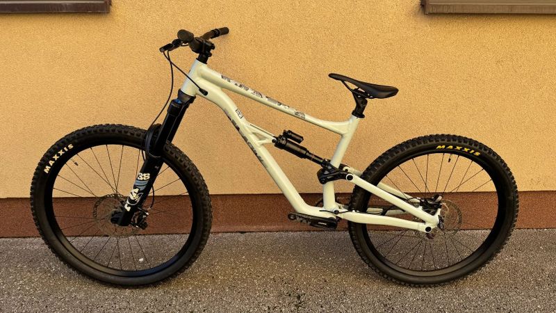 Specialized Specialized Status FR build. TOP STAV!