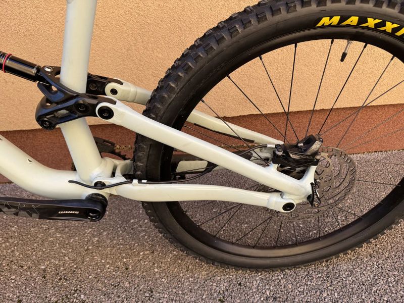 Specialized Specialized Status FR build. TOP STAV!