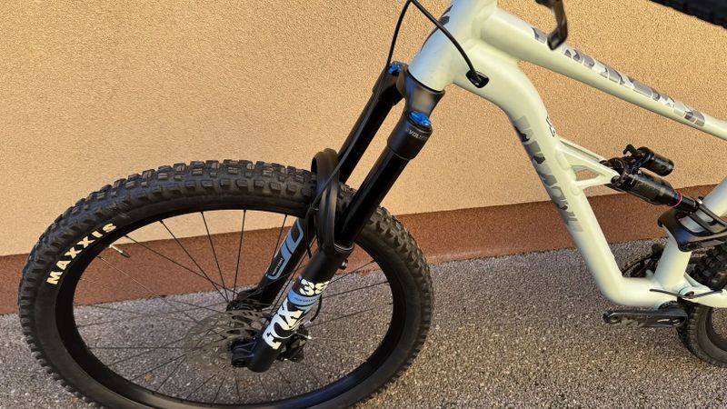 Specialized Specialized Status FR build. TOP STAV!