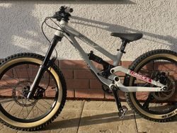 Commencal Clash 20 a Naloo Mountain Jack20, top dětská celopéra