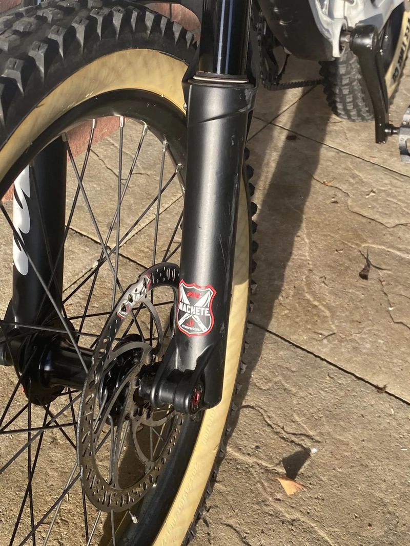 Commencal Clash 20 a Naloo Mountain Jack20, top dětská celopéra