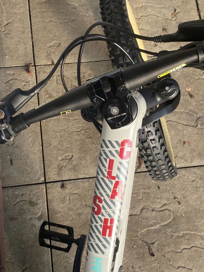 Commencal Clash 20 a Naloo Mountain Jack20, top dětská celopéra