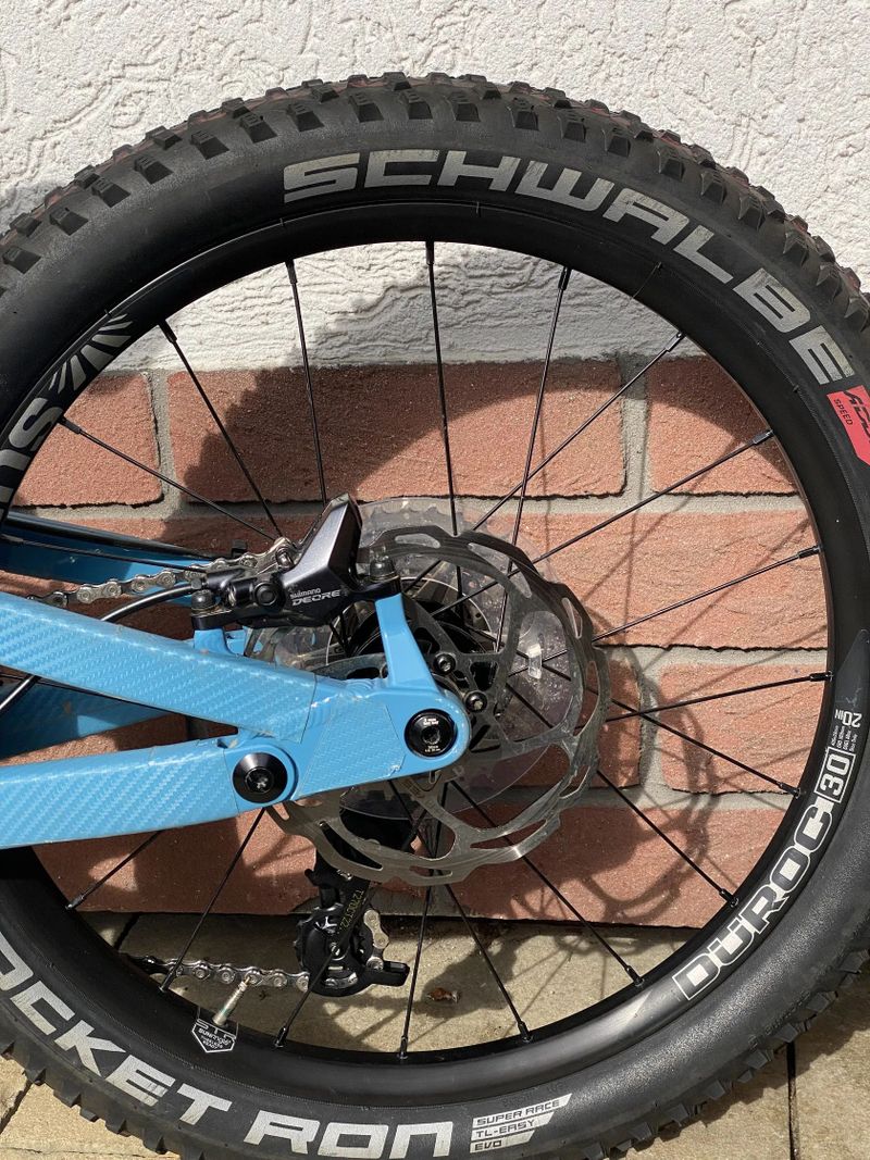 Commencal Clash 20 a Naloo Mountain Jack20, top dětská celopéra