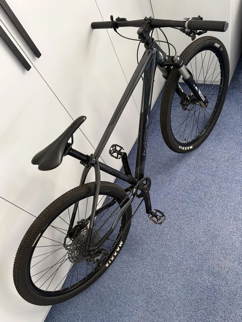 MRX 27,5" (17,5") - Shimano Deore - vzduch Raidon 