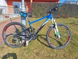 Pohodlné celoodpružené horské kolo pro nižší postavy Giant Anthem X2