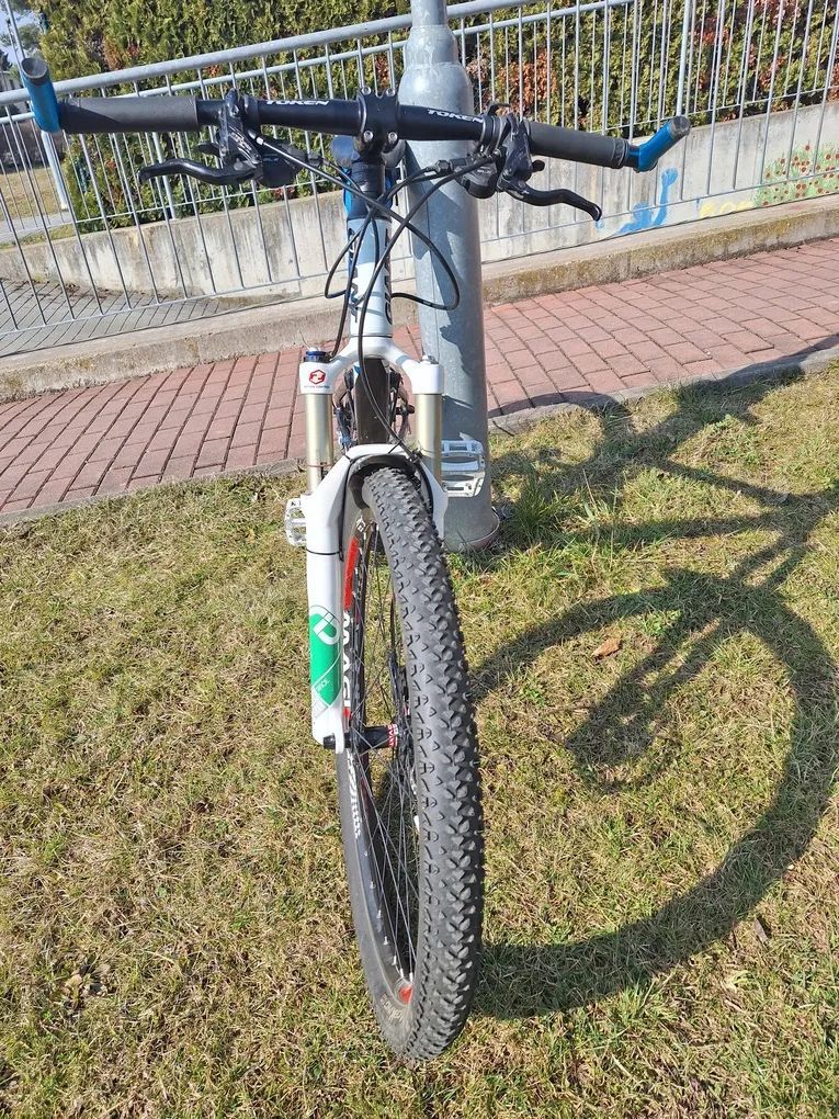 Pohodlné celoodpružené horské kolo pro nižší postavy Giant Anthem X2