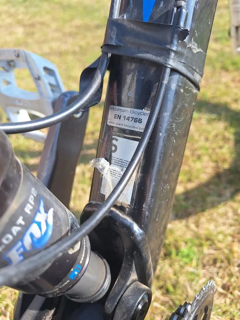 Pohodlné celoodpružené horské kolo pro nižší postavy Giant Anthem X2