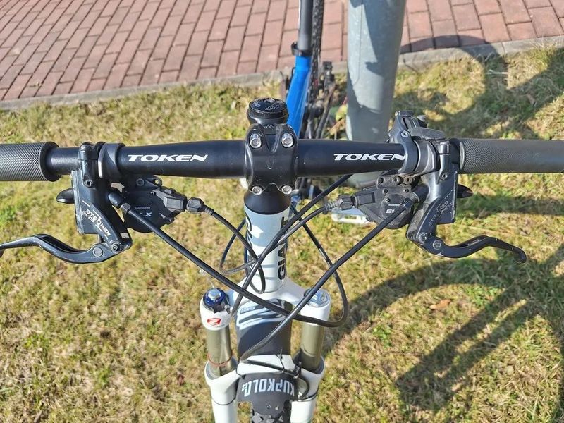 Pohodlné celoodpružené horské kolo pro nižší postavy Giant Anthem X2