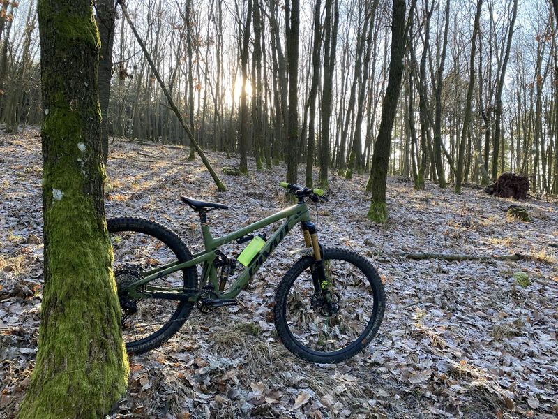 Pivot Cycles Switchblade 