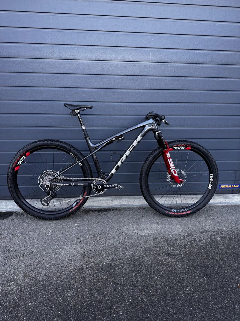 Trek Supercaliber SLR Gen 2 flight attendant vel. L