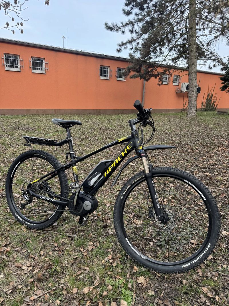 Apache Apache Manitou Bosch Active 400Wh černá 2017