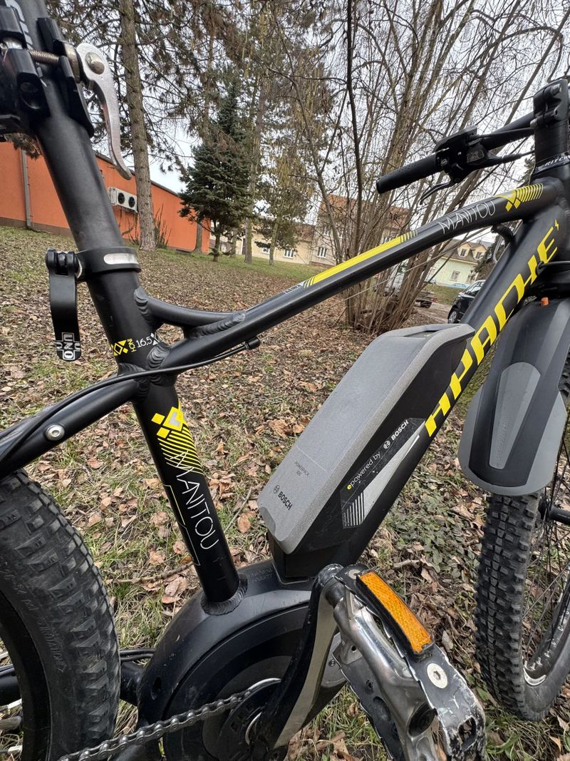 Apache Apache Manitou Bosch Active 400Wh černá 2017