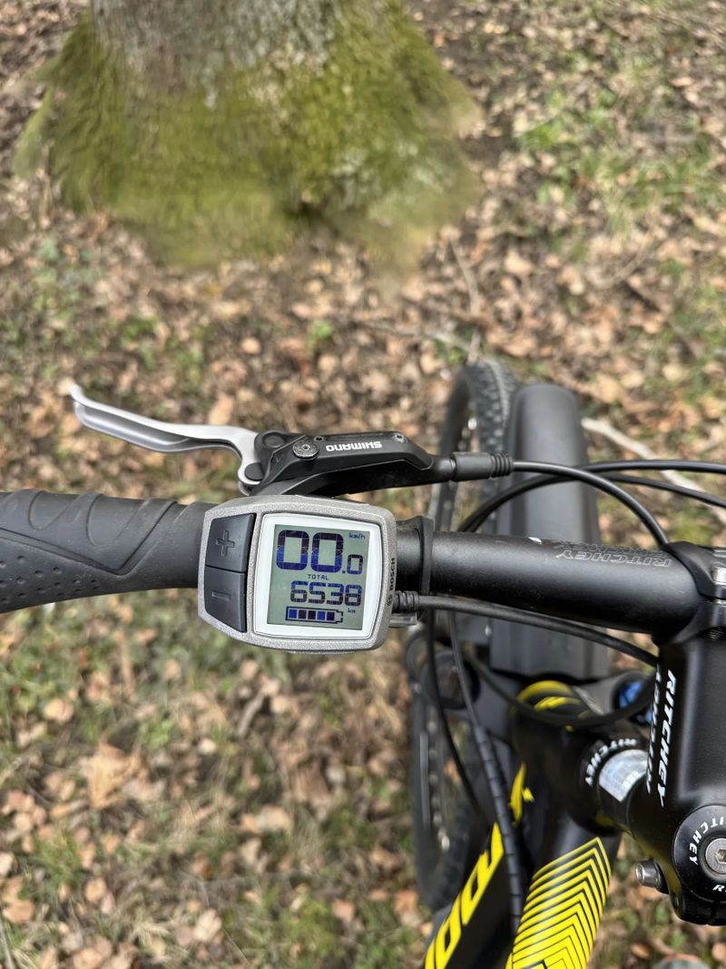 Apache Apache Manitou Bosch Active 400Wh černá 2017