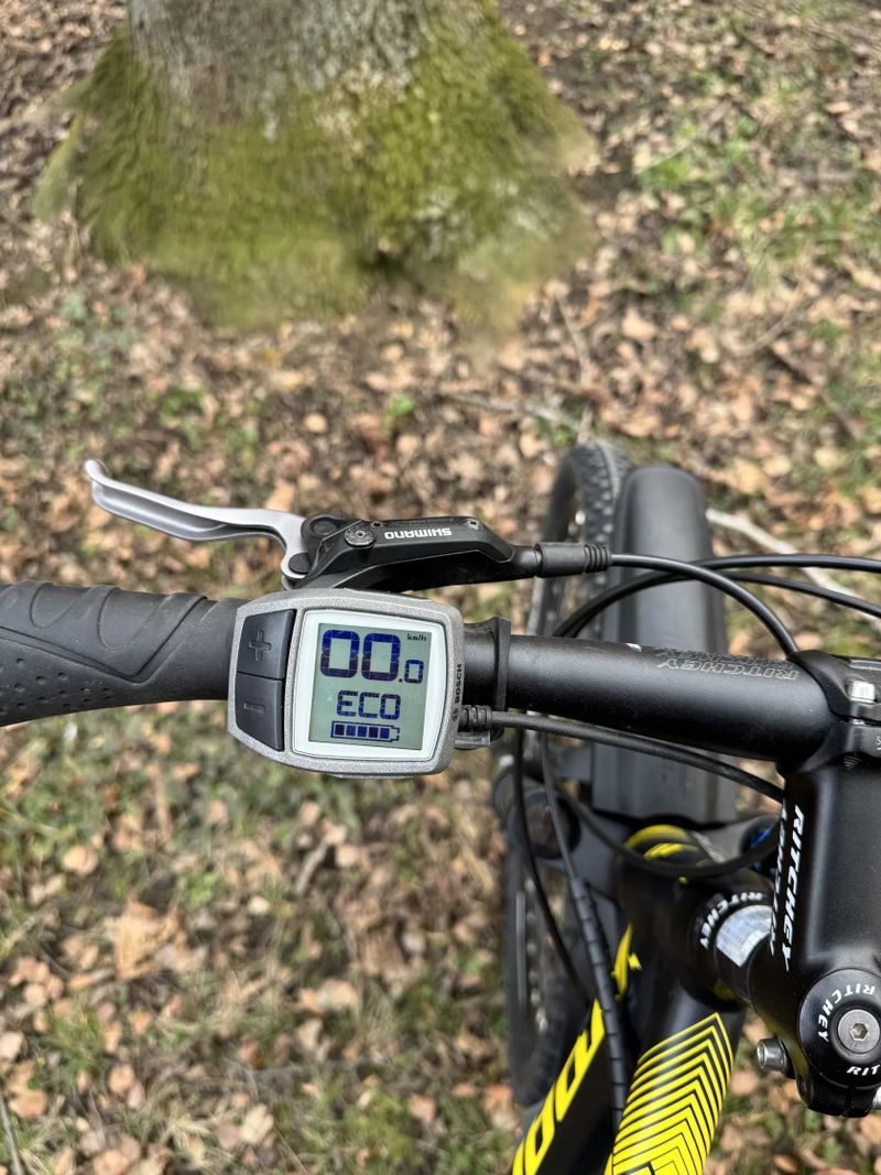 Apache Apache Manitou Bosch Active 400Wh černá 2017