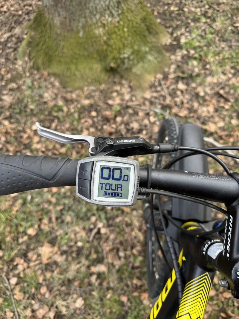 Apache Apache Manitou Bosch Active 400Wh černá 2017