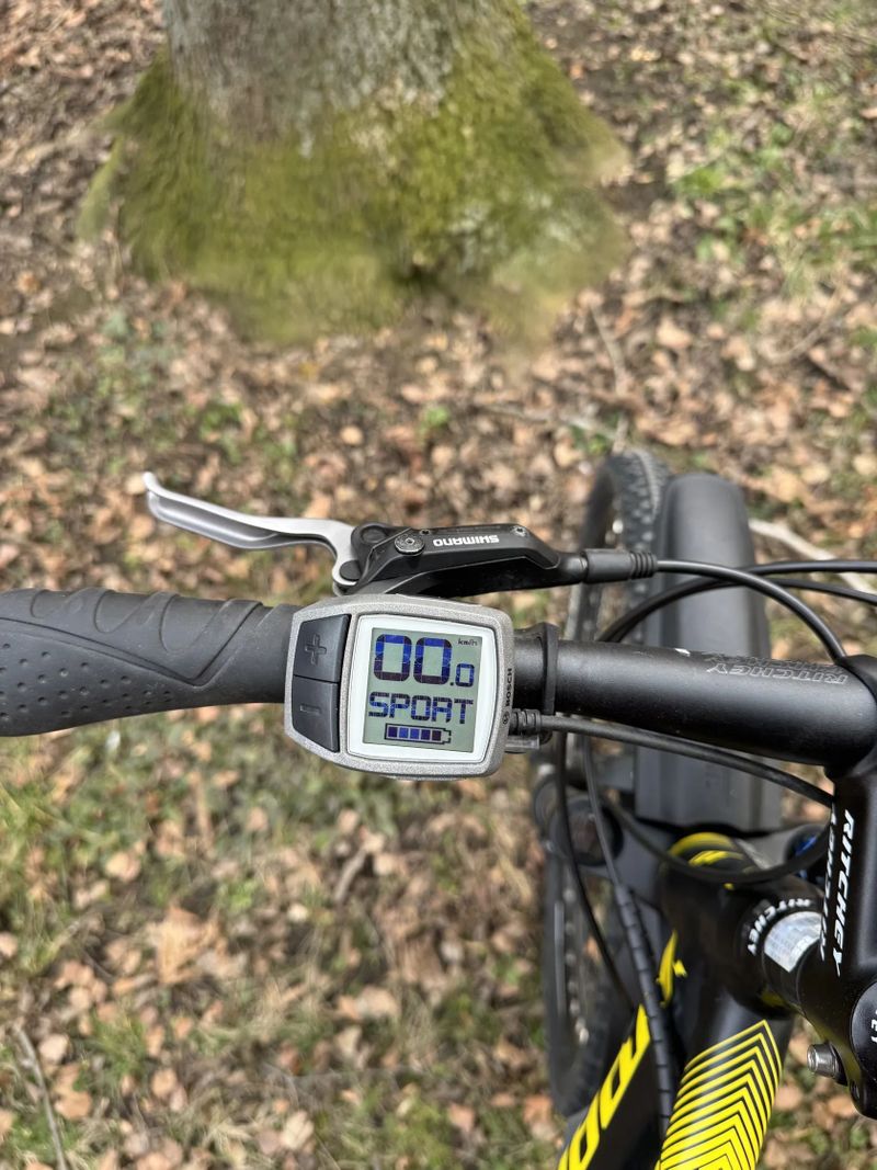 Apache Apache Manitou Bosch Active 400Wh černá 2017