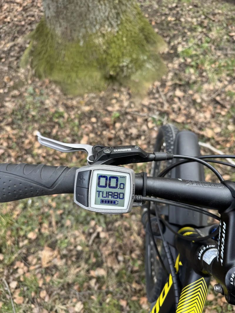 Apache Apache Manitou Bosch Active 400Wh černá 2017