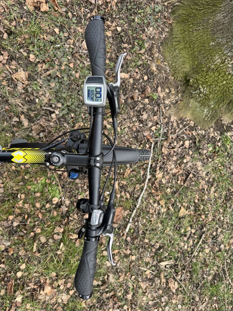 Apache Apache Manitou Bosch Active 400Wh černá 2017