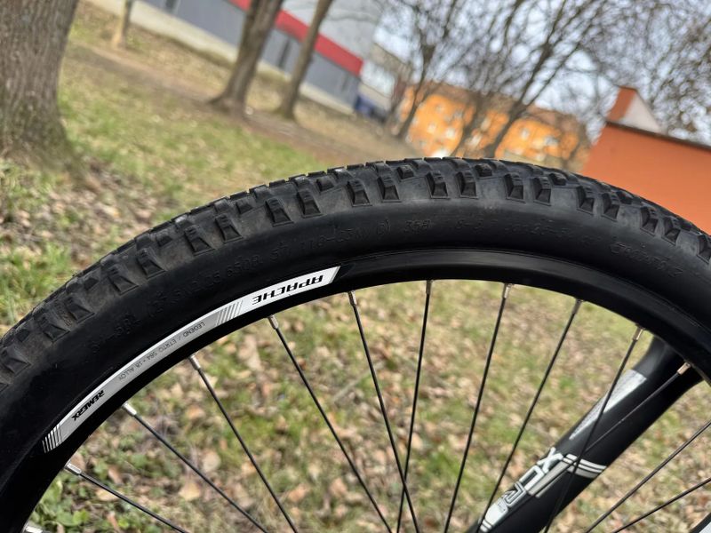 Apache Apache Manitou Bosch Active 400Wh černá 2017