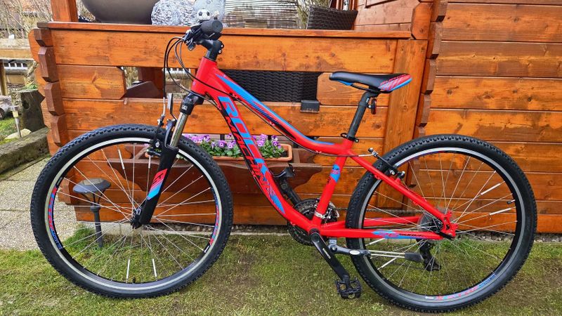 Dětské horské kolo 26" Rock Machine Surge v. XS 145-162cm jako NOVÉ nevyužité.
