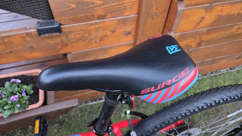 Dětské horské kolo 26" Rock Machine Surge v. XS 145-162cm jako NOVÉ nevyužité.