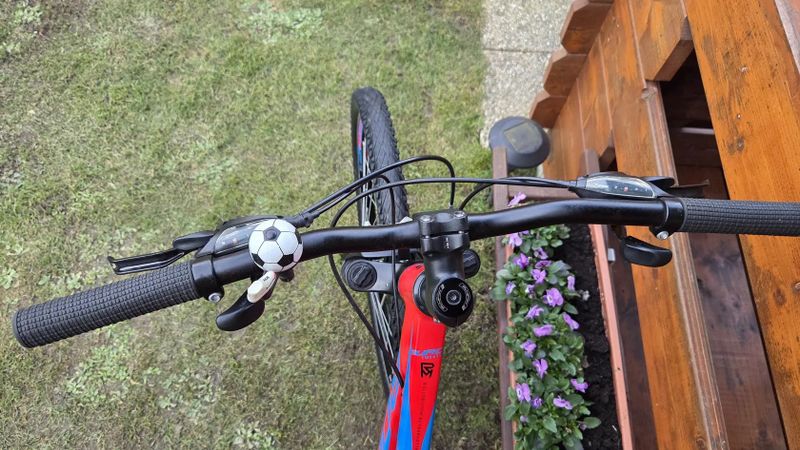 Dětské horské kolo 26" Rock Machine Surge v. XS 145-162cm jako NOVÉ nevyužité.