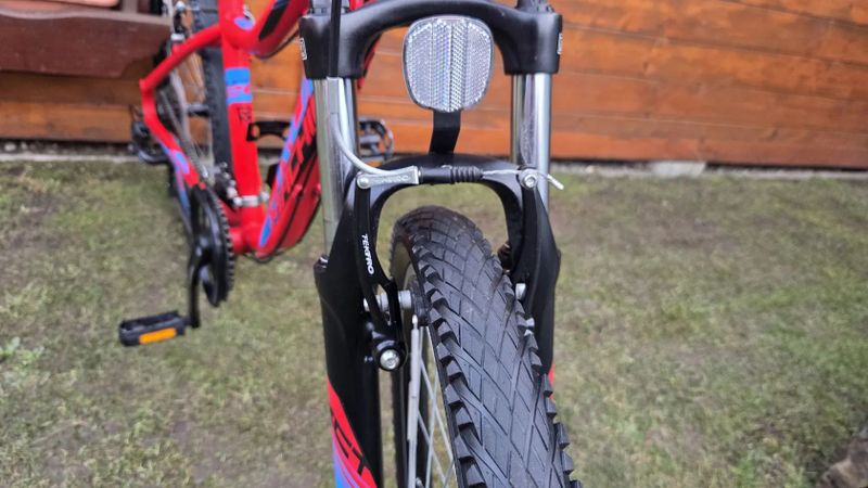 Dětské horské kolo 26" Rock Machine Surge v. XS 145-162cm jako NOVÉ nevyužité.