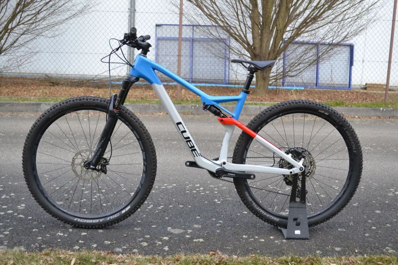 Cube AMS 100 C:68 Race Carbon 29 (L) Top stav