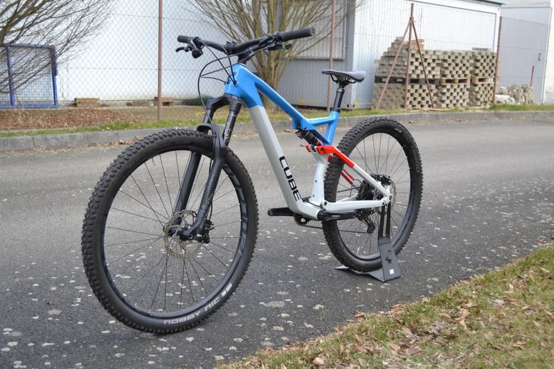 Cube AMS 100 C:68 Race Carbon 29 (L) Top stav