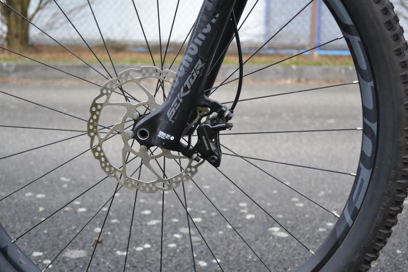 Cube AMS 100 C:68 Race Carbon 29 (L) Top stav