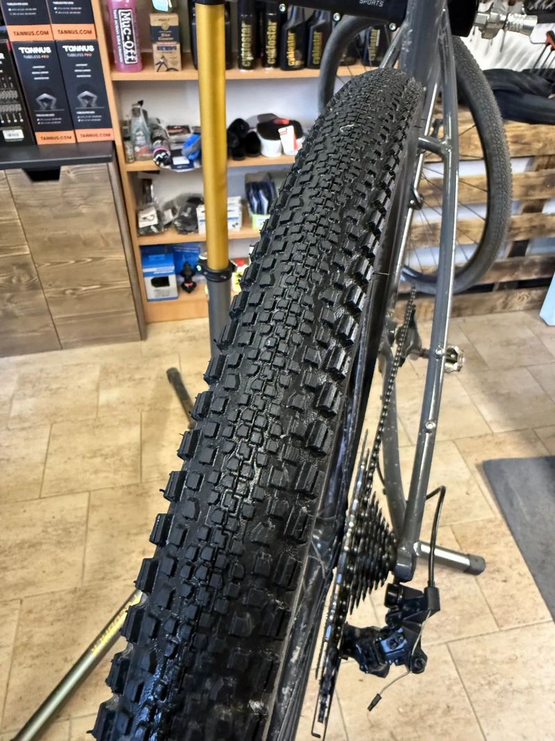 2x Plášť WTB Riddler 700x37c