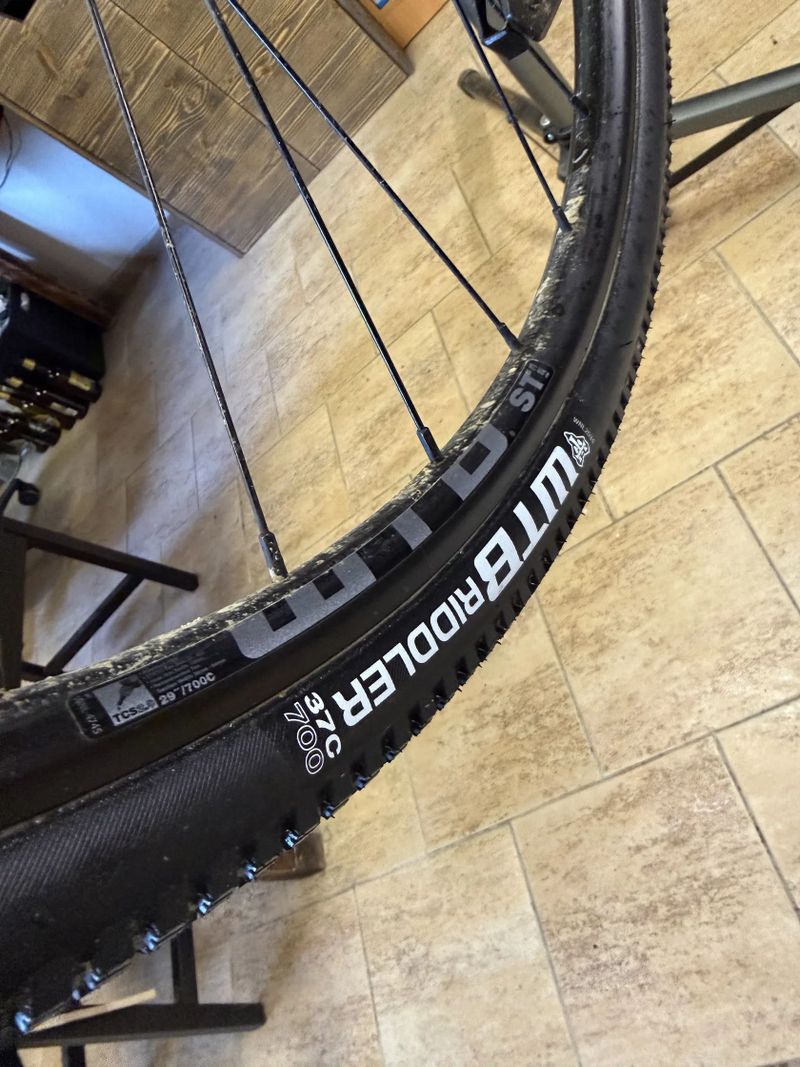 2x Plášť WTB Riddler 700x37c