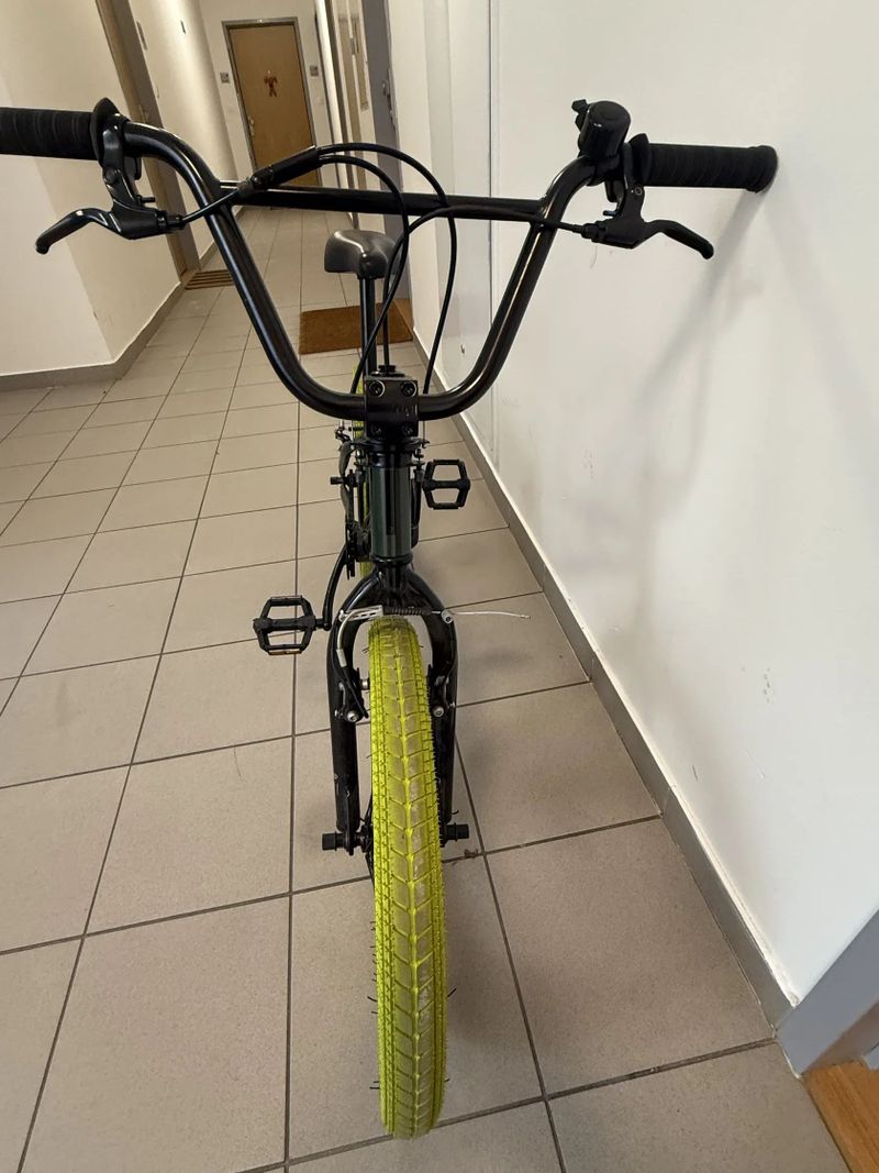 Btwin BMX 20 Wipe 500 TOP STAV najeto 300 km max, nové 6000 Kč