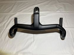 Integrovaný karbonový cockpit (Trek Aero RSL design) – 400x100mm – NOVÝ