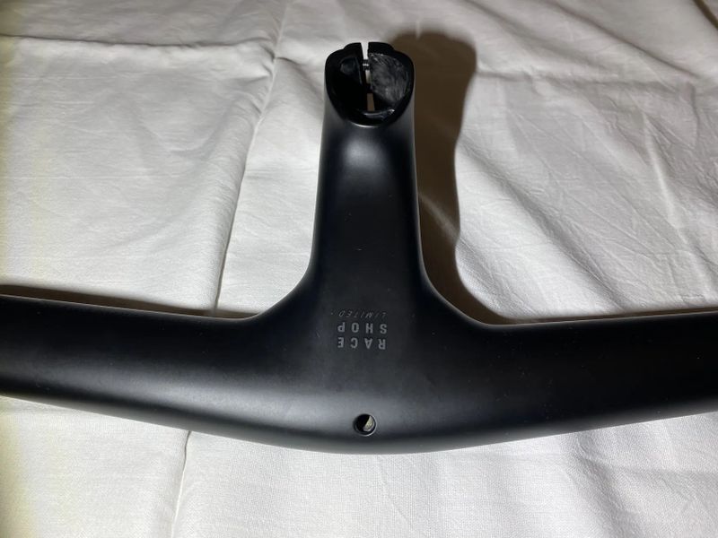 Integrovaný karbonový cockpit (Trek Aero RSL design) – 400x100mm – NOVÝ