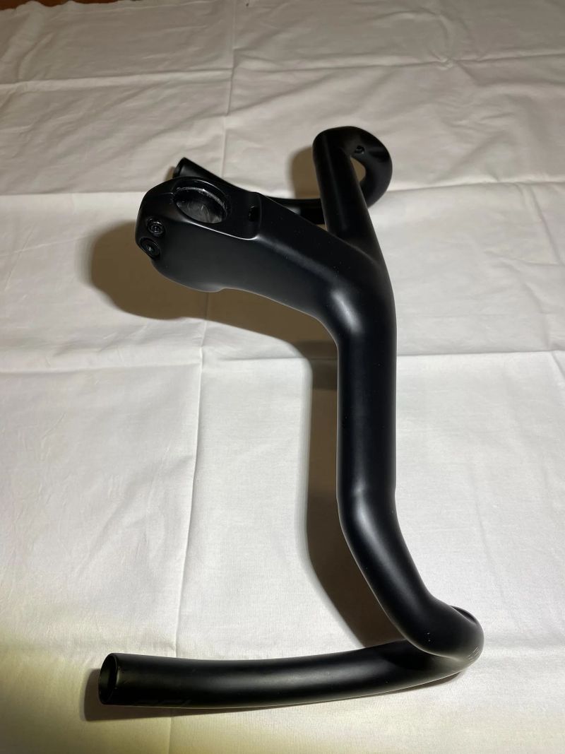 Integrovaný karbonový cockpit (Trek Aero RSL design) – 400x100mm – NOVÝ