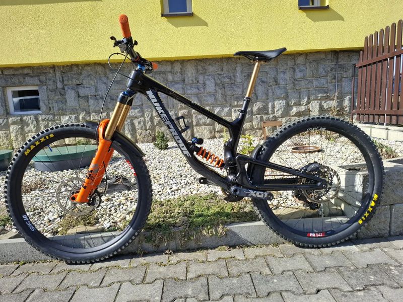 Nukeproof Giga 297 karbon Custom .