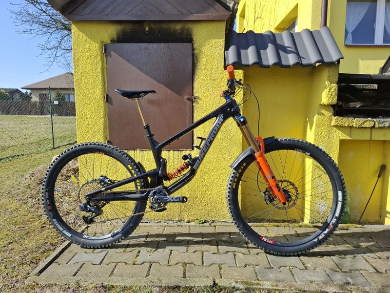Nukeproof Giga 297 karbon Custom .